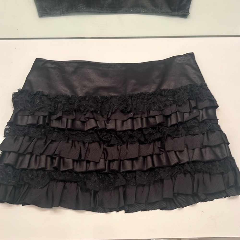 EUC FOREVER 21 Black Mini Skirt Size Medium - Picture 2 of 12